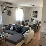 Semesterbostad House In With Balcony, Air Conditioning, W-lan, Washing Machine Zadar