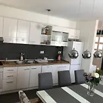House In With Balcony, Air Conditioning, W-lan, Washing Machine * Zadar