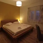 House In With Balcony, Air Conditioning, W-lan, Washing Machine Semesterbostad