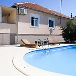Nyaraló House In With Balcony, Air Conditioning, W-lan, Washing Machine *
