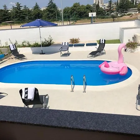 House In With Balcony, Air Conditioning, W-lan, Washing Machine Holiday home Zadar