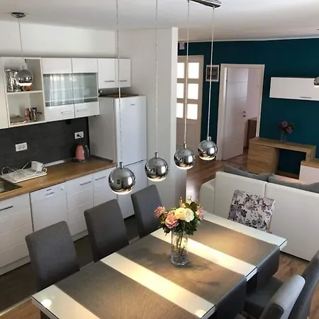 House In With Balcony, Air Conditioning, W-lan, Washing Machine Holiday home *
