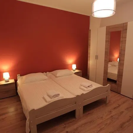House In With Balcony, Air Conditioning, W-lan, Washing Machine Holiday home Zadar