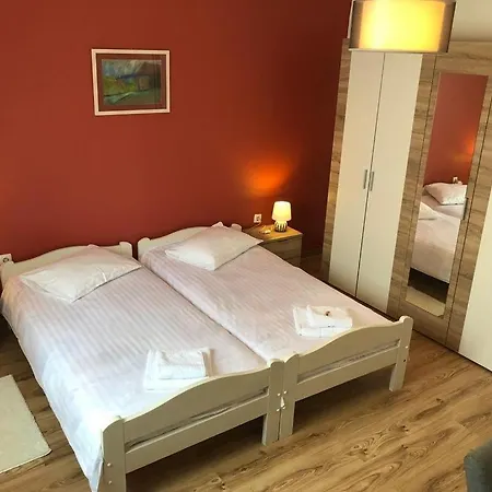 House In With Balcony, Air Conditioning, W-lan, Washing Machine Holiday home *