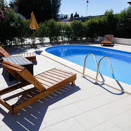 House In With Balcony, Air Conditioning, W-lan, Washing Machine Holiday home *