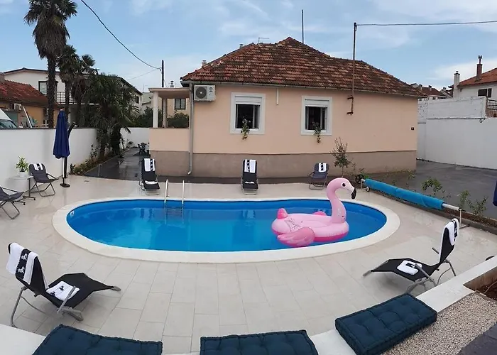 Сasa de vacaciones House In With Balcony, Air Conditioning, W-lan, Washing Machine