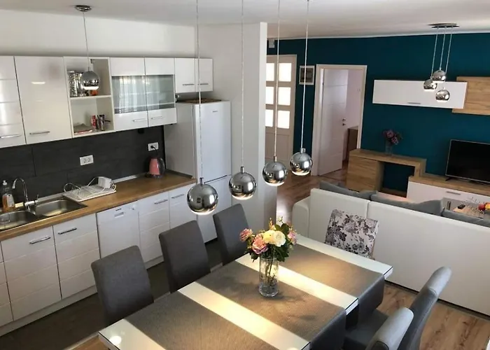 House In With Balcony, Air Conditioning, W-lan, Washing Machine Сasa de vacaciones *