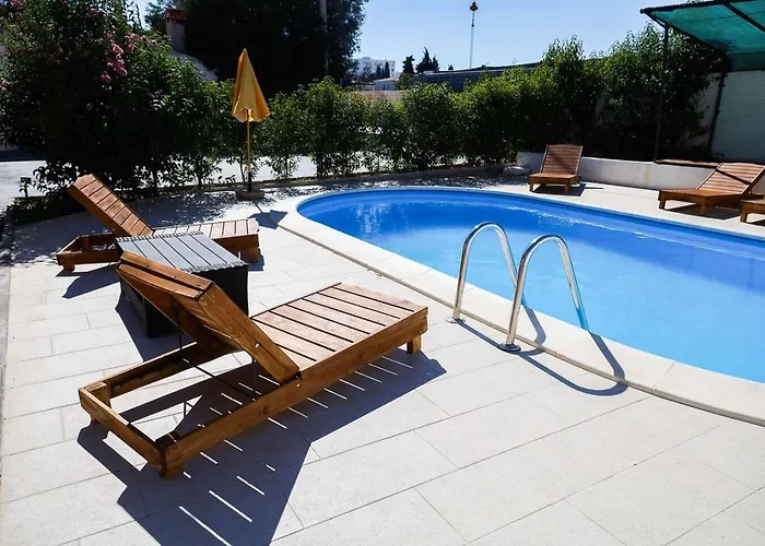 House In With Balcony, Air Conditioning, W-lan, Washing Machine Сasa de vacaciones *