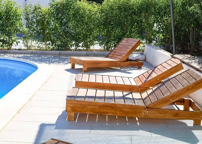 Сasa de vacaciones House In With Balcony, Air Conditioning, W-lan, Washing Machine Zadar