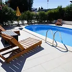 House In With Balcony, Air Conditioning, W-lan, Washing Machine Holiday home *