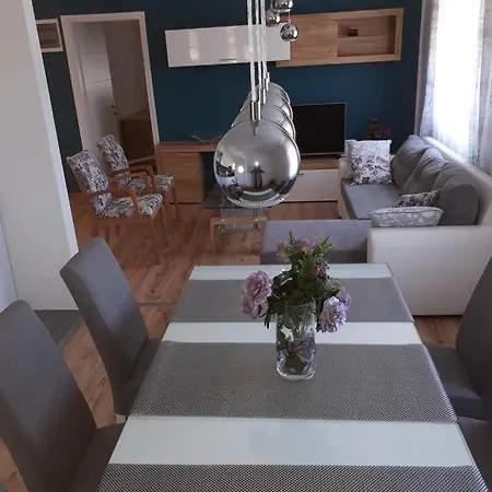 Сasa de vacaciones House In With Balcony, Air Conditioning, W-lan, Washing Machine *