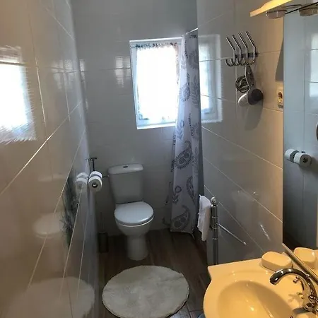 Сasa de vacaciones House In With Balcony, Air Conditioning, W-lan, Washing Machine Zadar