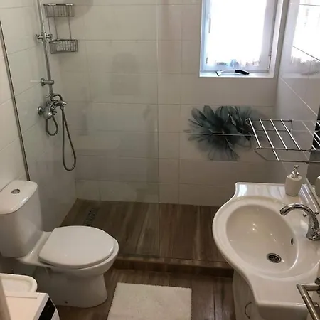 House In With Balcony, Air Conditioning, W-lan, Washing Machine Feriehus Zadar