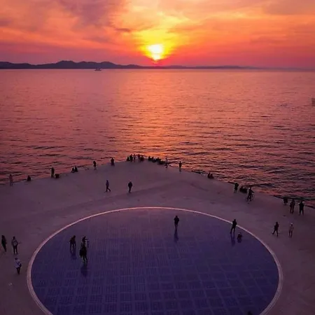 Сasa de vacaciones House In With Balcony, Air Conditioning, W-lan, Washing Machine Zadar