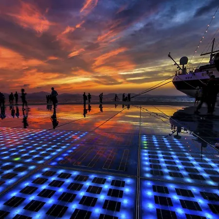 House In With Balcony, Air Conditioning, W-lan, Washing Machine Zadar