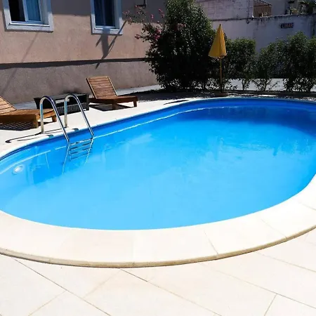 House In With Balcony, Air Conditioning, W-lan, Washing Machine Сasa de vacaciones