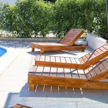 Dom wakacyjny House In With Balcony, Air Conditioning, W-lan, Washing Machine Zadar