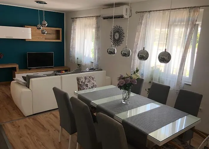 House In With Balcony, Air Conditioning, W-lan, Washing Machine Vakantiehuis Zadar