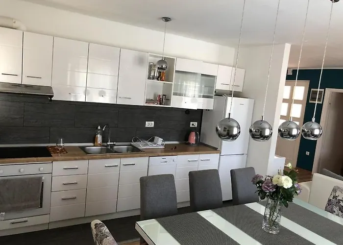 House In With Balcony, Air Conditioning, W-lan, Washing Machine * Zára