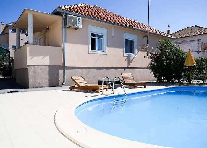 Nyaraló House In With Balcony, Air Conditioning, W-lan, Washing Machine *
