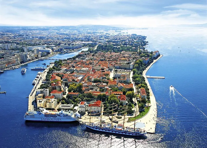 House In With Balcony, Air Conditioning, W-lan, Washing Machine * Zadar